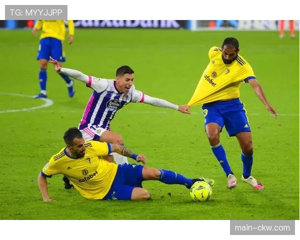 加的斯发布赛前海报，主题为“为保级而战，全城同袍”