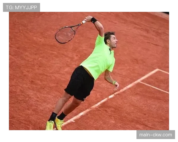 穆雷在挑战赛现场为年轻球童亲自指导如何传球,暖心一幕获赞 穆雷在挑战赛现场为年轻球童亲自指导如何传球,暖心一幕获赞